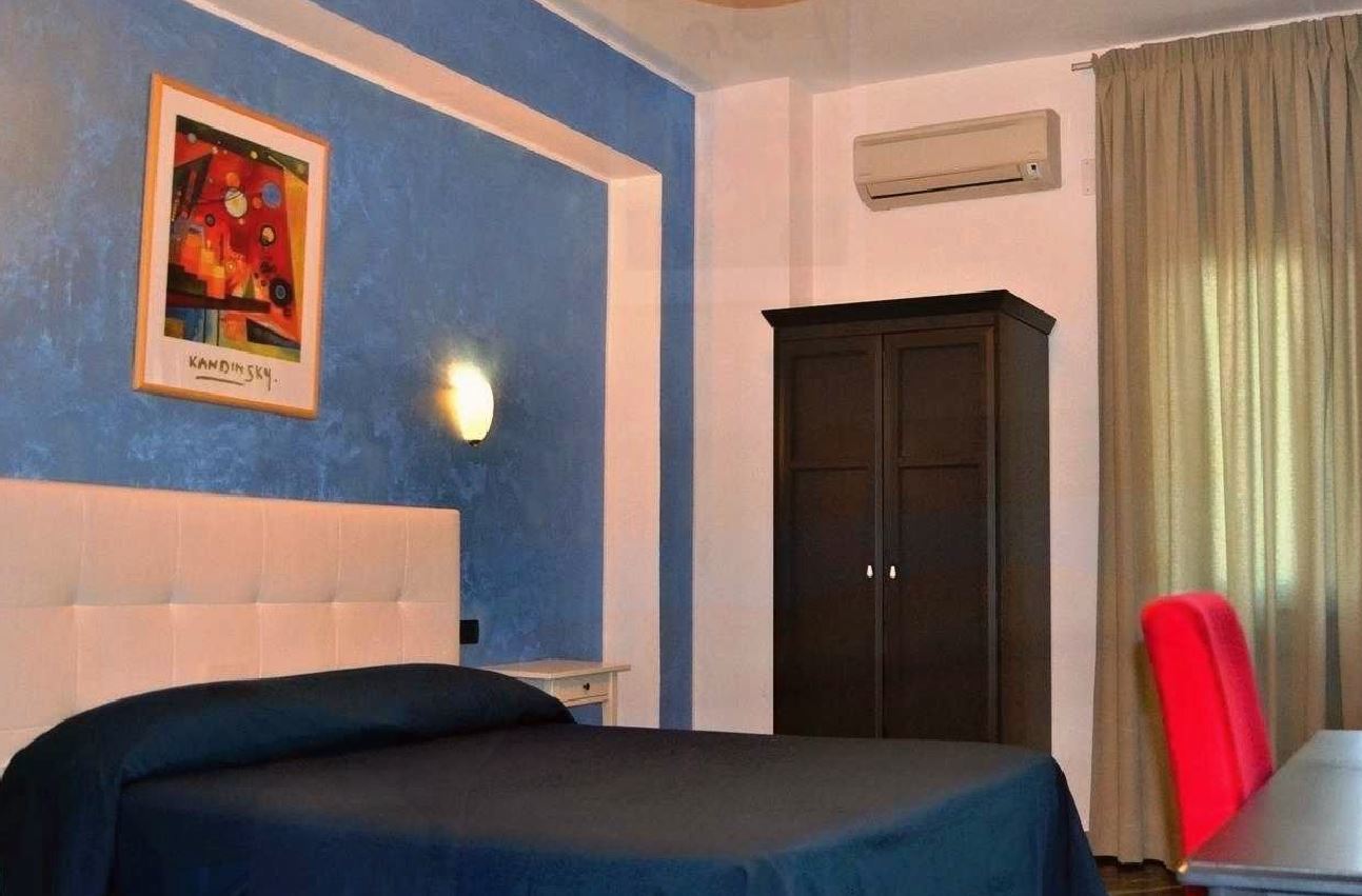 Hotel Diana Помпей Екстериор снимка