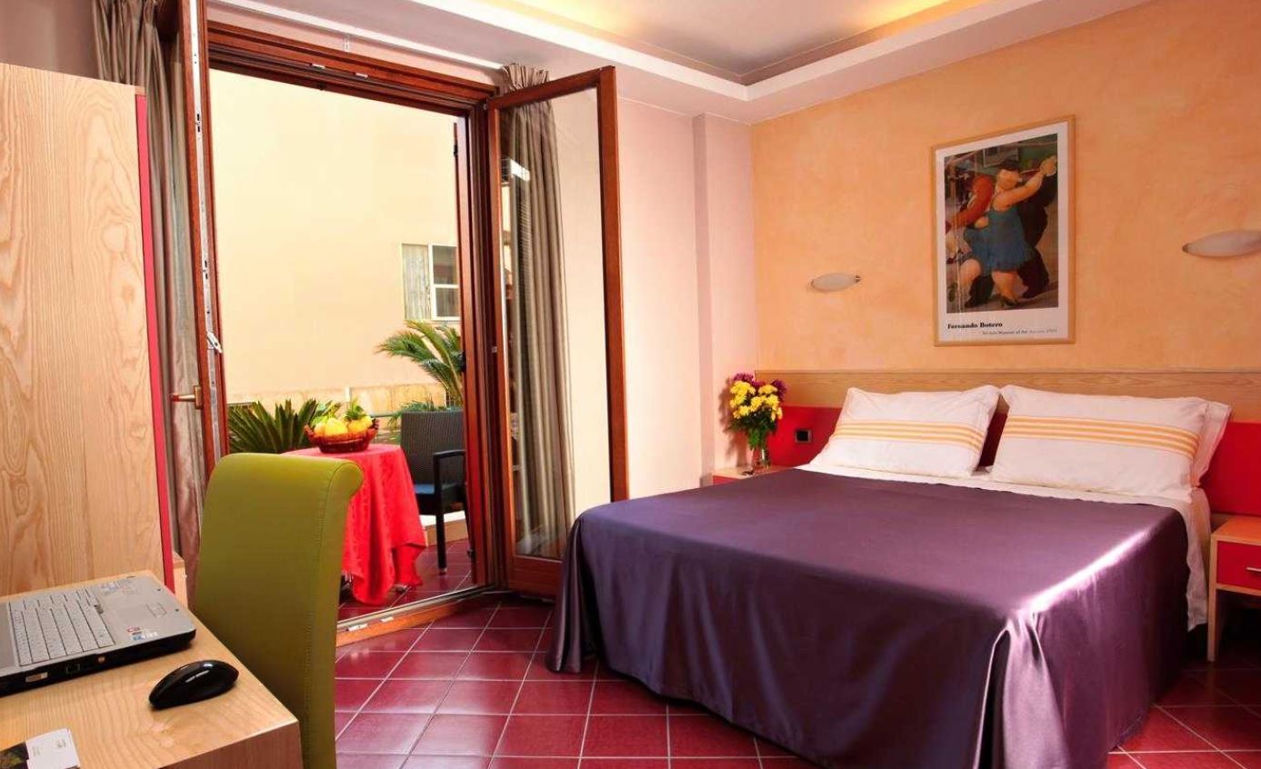 Hotel Diana Помпей Екстериор снимка