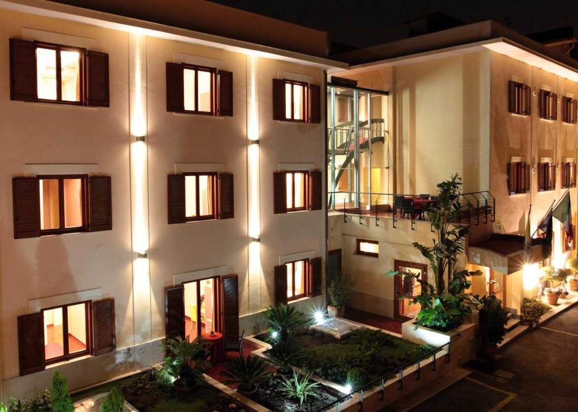 Hotel Diana Помпей Екстериор снимка